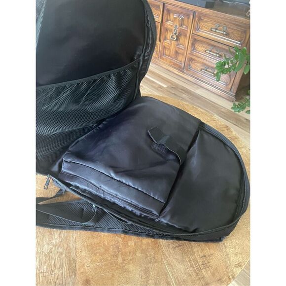 OPACK 18.4" Extra Large Laptop Backpack - TSA Friendly, Anti-Theft, Water-Resist - Picture 6 of 11